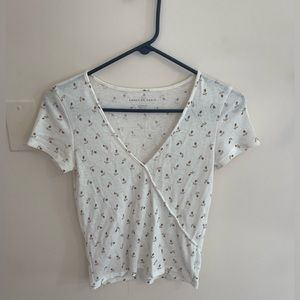 American eagle flower v neck top